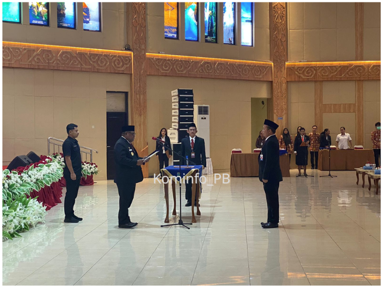Pj. Gubernur Ali Baham Lantik Kepala Perwakilan BPKP Provinsi Papua Barat